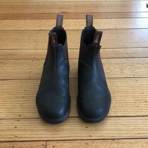 Blundstone 500’s. US men’s 10.5